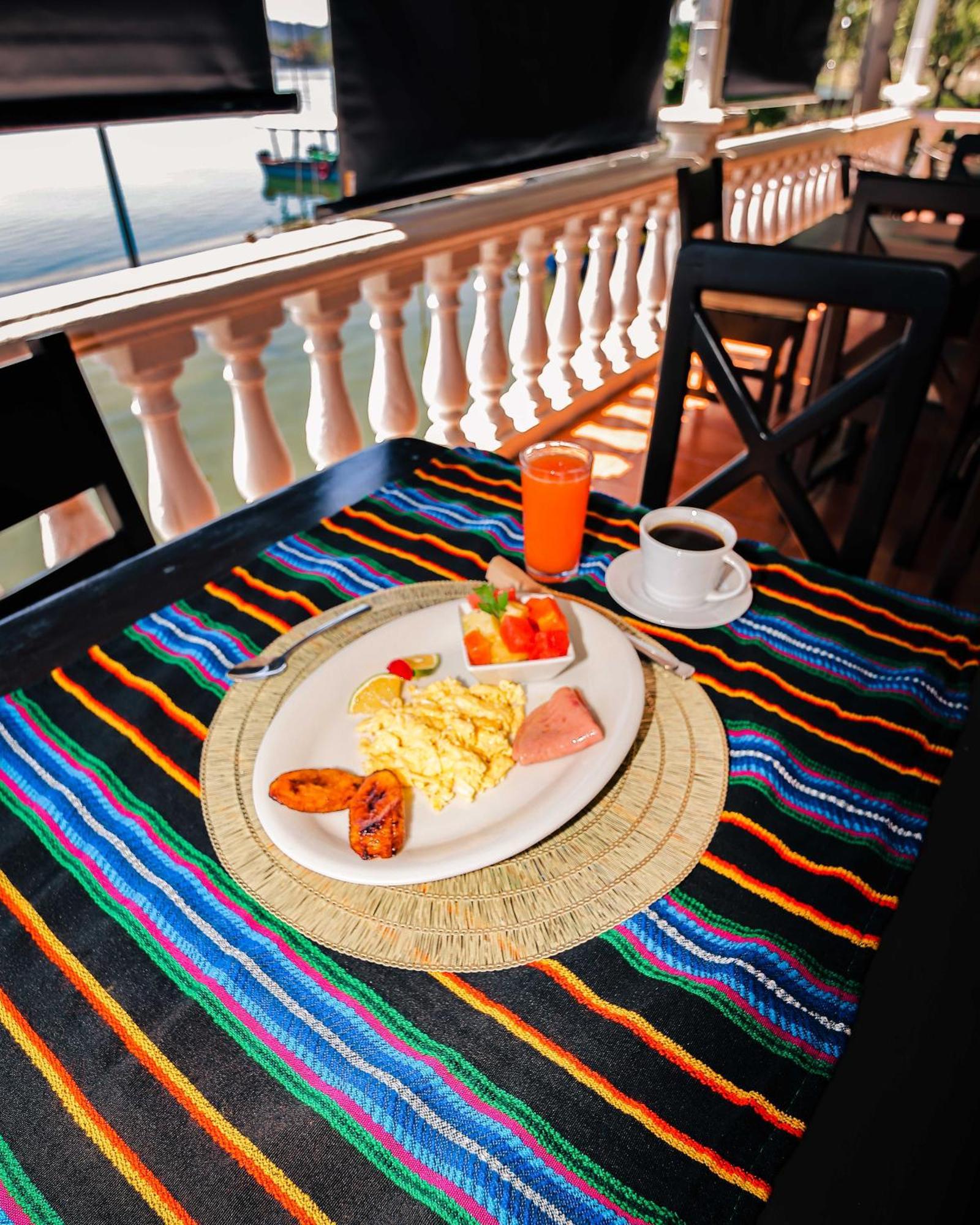 Hotel Villa Del Lago Flores Zewnętrze zdjęcie